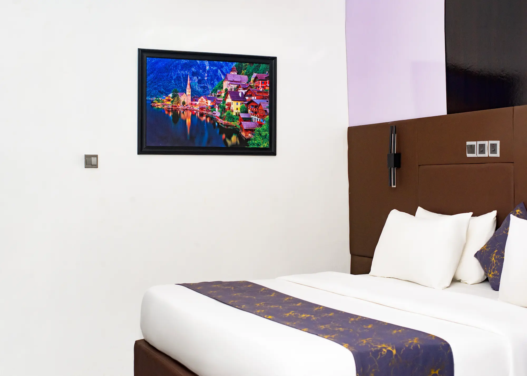 melody luxury room image 1