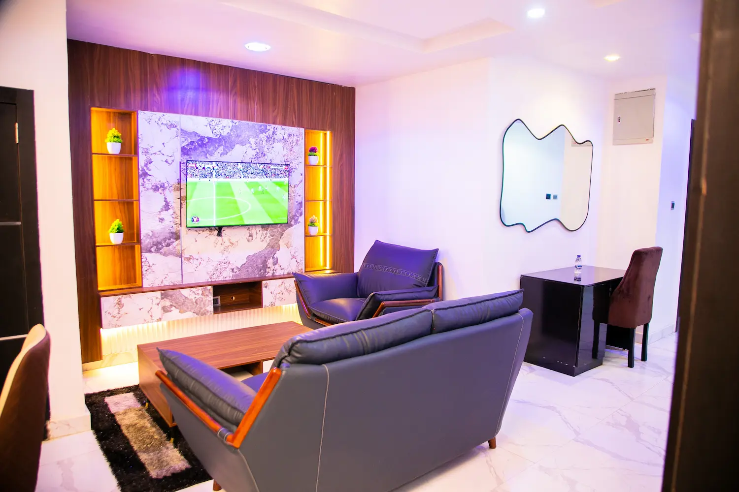 melody luxury room image 1